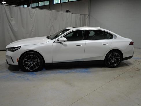 Used 2026 BMW i5 eDrive40 AWD/4WD image 15