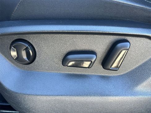 Used 2021 Volkswagen Tiguan SE image 14