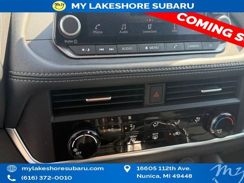 Used 2023 Nissan Rogue S AWD/4WD image 10