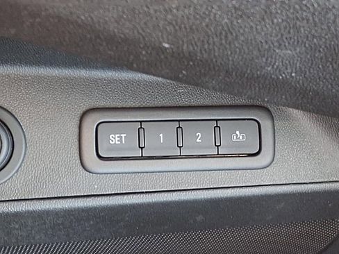 Used 2019 Chevrolet Equinox Premier FWD image 16