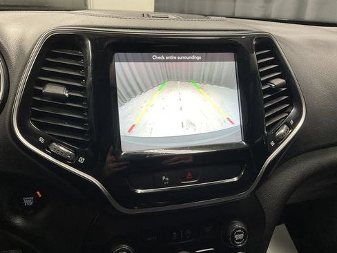 Used 2020 Jeep Cherokee Limited image 25