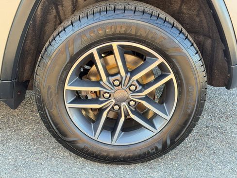 Used 2019 Jeep Grand Cherokee Limited AWD/4WD image 92