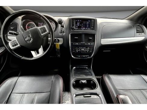 Used 2018 Dodge Grand Caravan GT FWD image 17