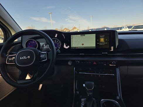 Certified 2023 Kia Carnival EX image 3