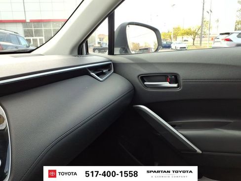 Used 2022 Toyota Corolla Cross XLE w/ Convenience Package AWD/4WD image 24