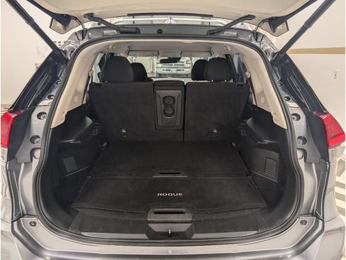 Used 2020 Nissan Rogue SV w/ Premium Package FWD image 25