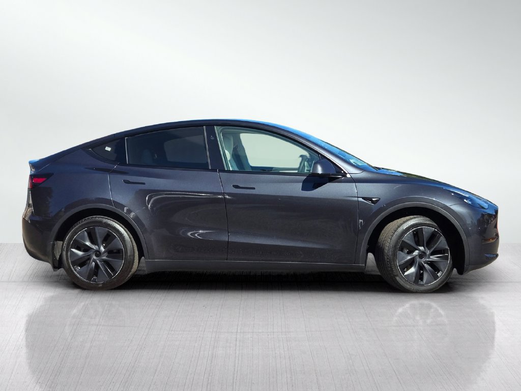 Used 2024 Tesla Model Y Long Range RWD image 4