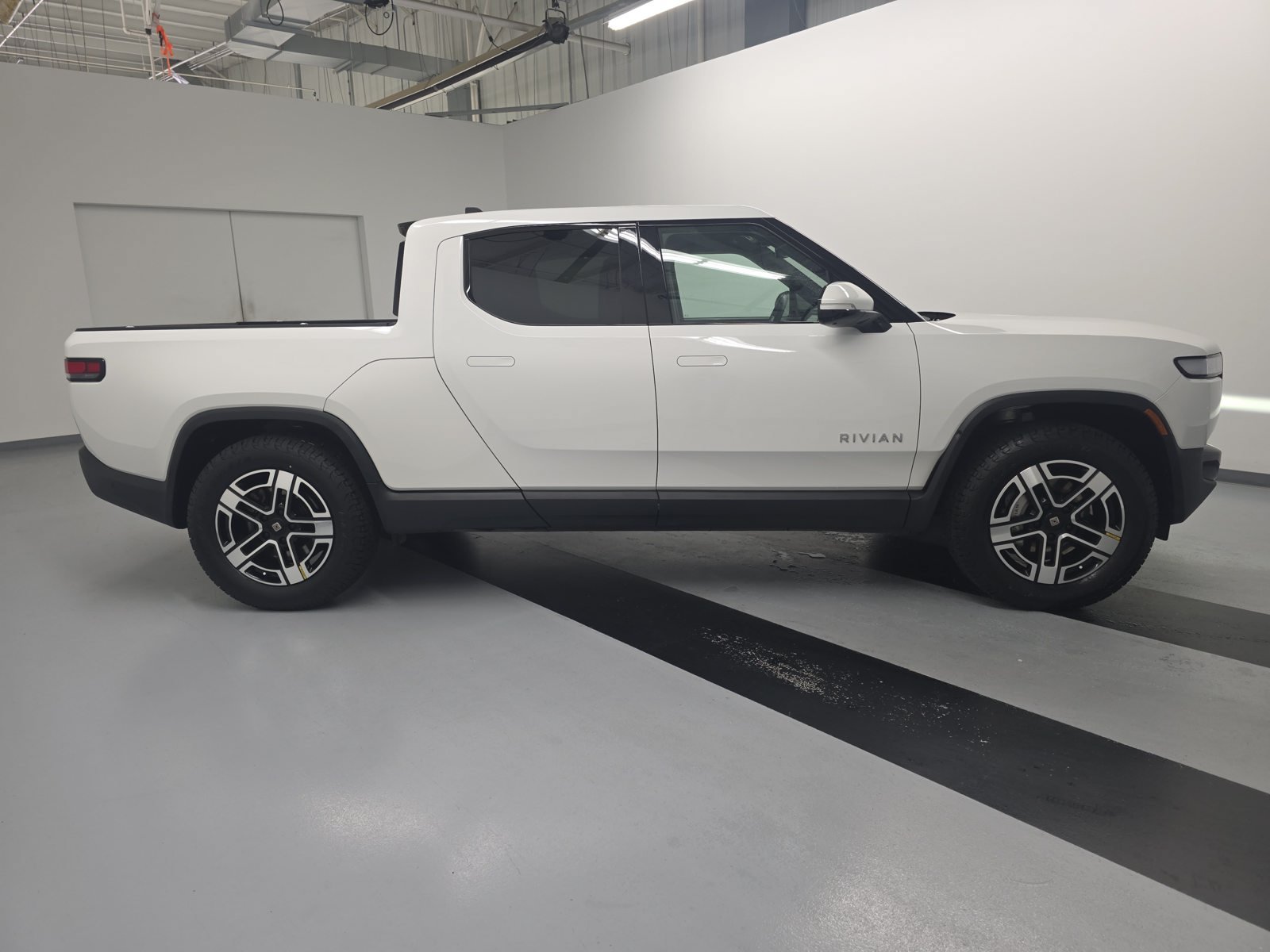 Used 2024 Rivian R1T Adventure Dual AWD/4WD image 6