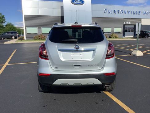 Used 2022 Buick Encore Preferred w/ Safety Package AWD/4WD image 5