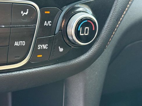 Used 2023 Chevrolet Equinox Premier FWD image 28