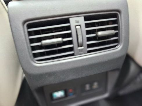 Used 2023 Nissan Rogue SL w/ SL Premium Package image 31