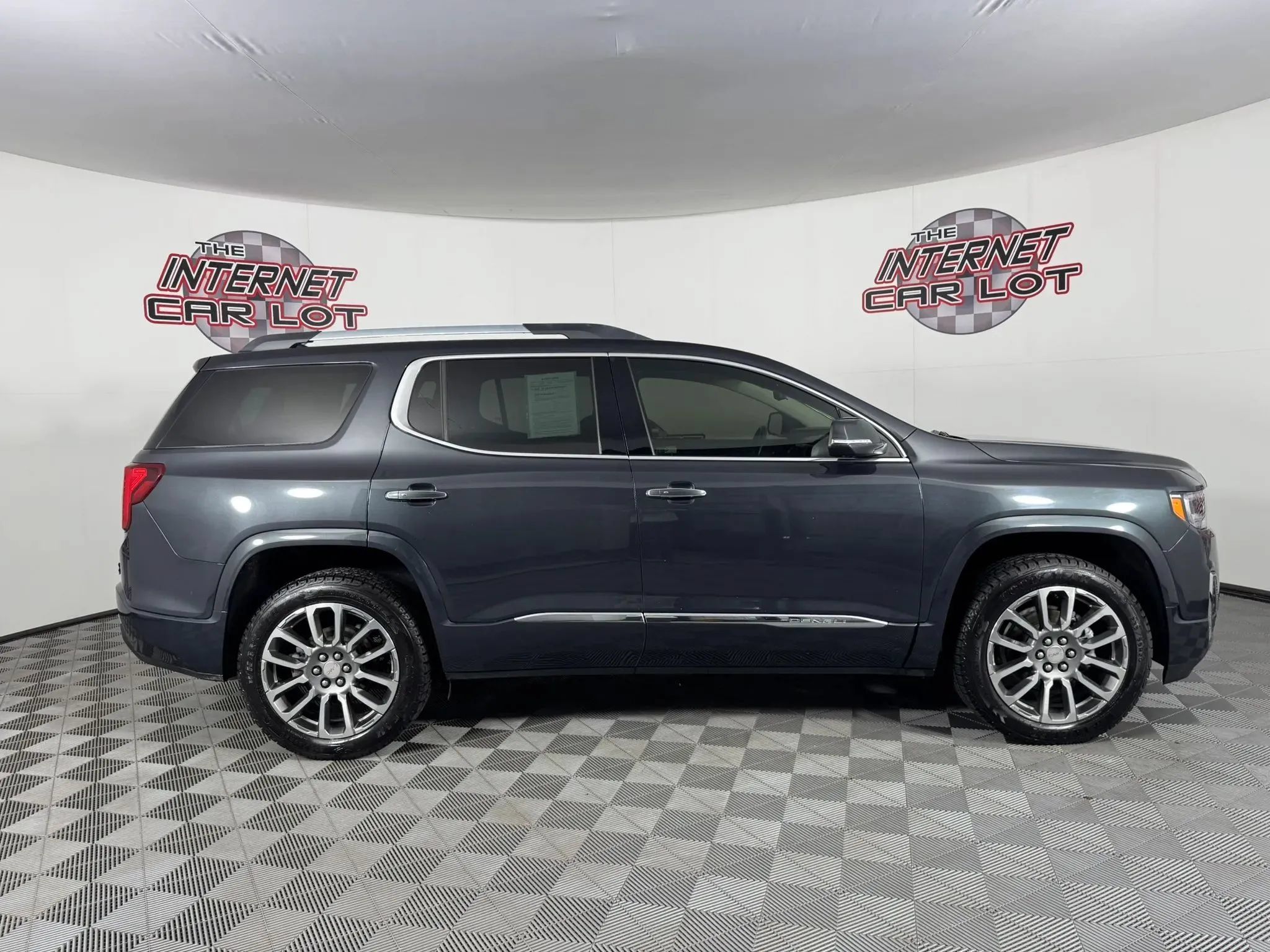 Used 2021 GMC Acadia Denali w/ Denali Ultimate Package AWD/4WD image 8