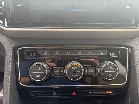 Certified 2023 Volkswagen Atlas Cross Sport SE w/ Panoramic Sunroof Package AWD/4WD image 19