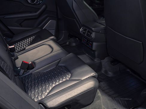 Used 2019 Lamborghini Urus AWD/4WD image 15