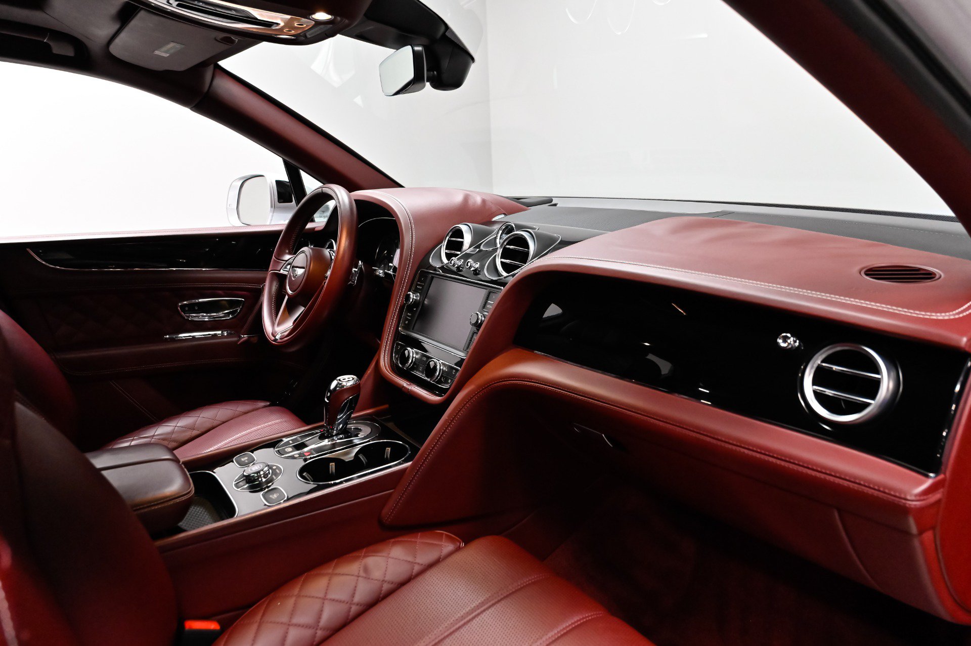 Used 2019 Bentley Bentayga AWD/4WD image 39