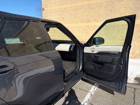 Certified 2025 Land Rover Discovery Dynamic SE image 11