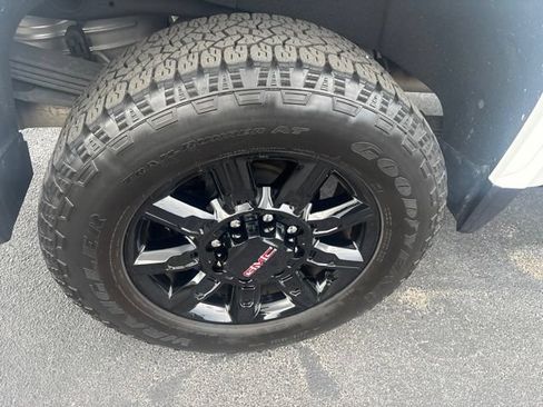 Used 2024 GMC Sierra 2500 AT4 w/ AT4 Premium Plus Package AWD/4WD image 6