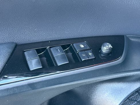 Used 2022 Toyota Prius LE image 13