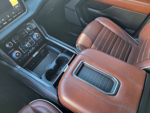 Used 2023 GMC Yukon XL Denali Ultimate image 16