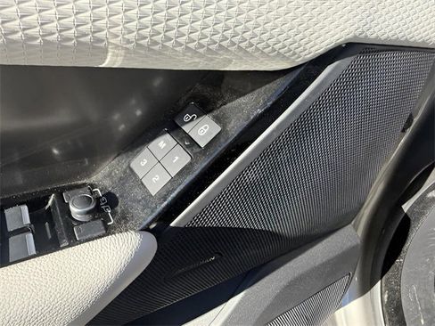 Used 2020 Land Rover Range Rover Velar S image 10