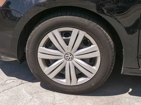 Used 2017 Volkswagen Jetta S w/ Jetta S Cold Weather Package FWD image 5