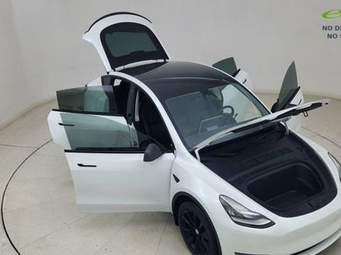 Used 2022 Tesla Model Y Long Range AWD/4WD image 84