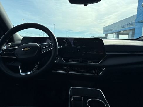 Used 2025 Chevrolet Equinox LT w/ Safety and Technology Package image 15