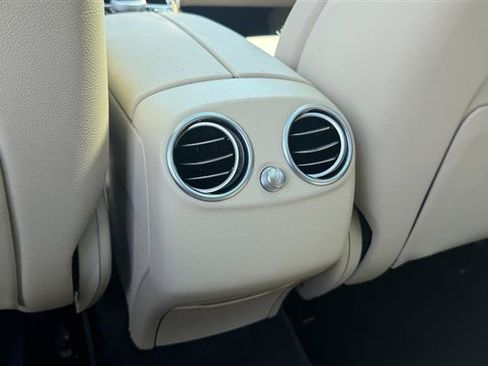 Used 2017 Mercedes-Benz GLC 300 4MATIC image 24