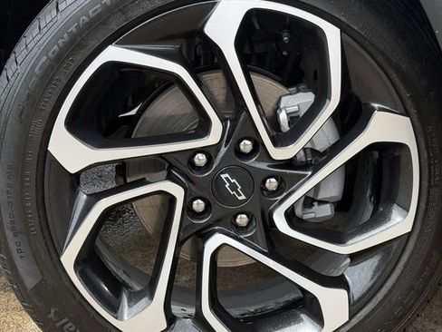 Used 2025 Chevrolet Trax RS w/ Sunroof Package FWD image 12