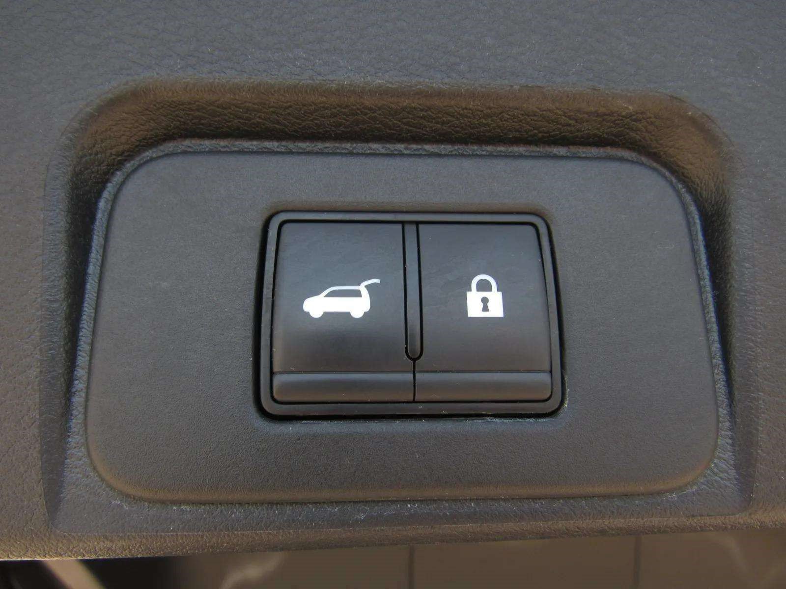 Used 2025 Nissan Rogue SV FWD image 13