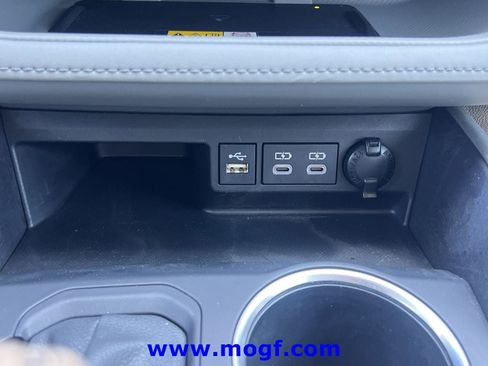 Used 2023 Toyota Highlander XLE image 10