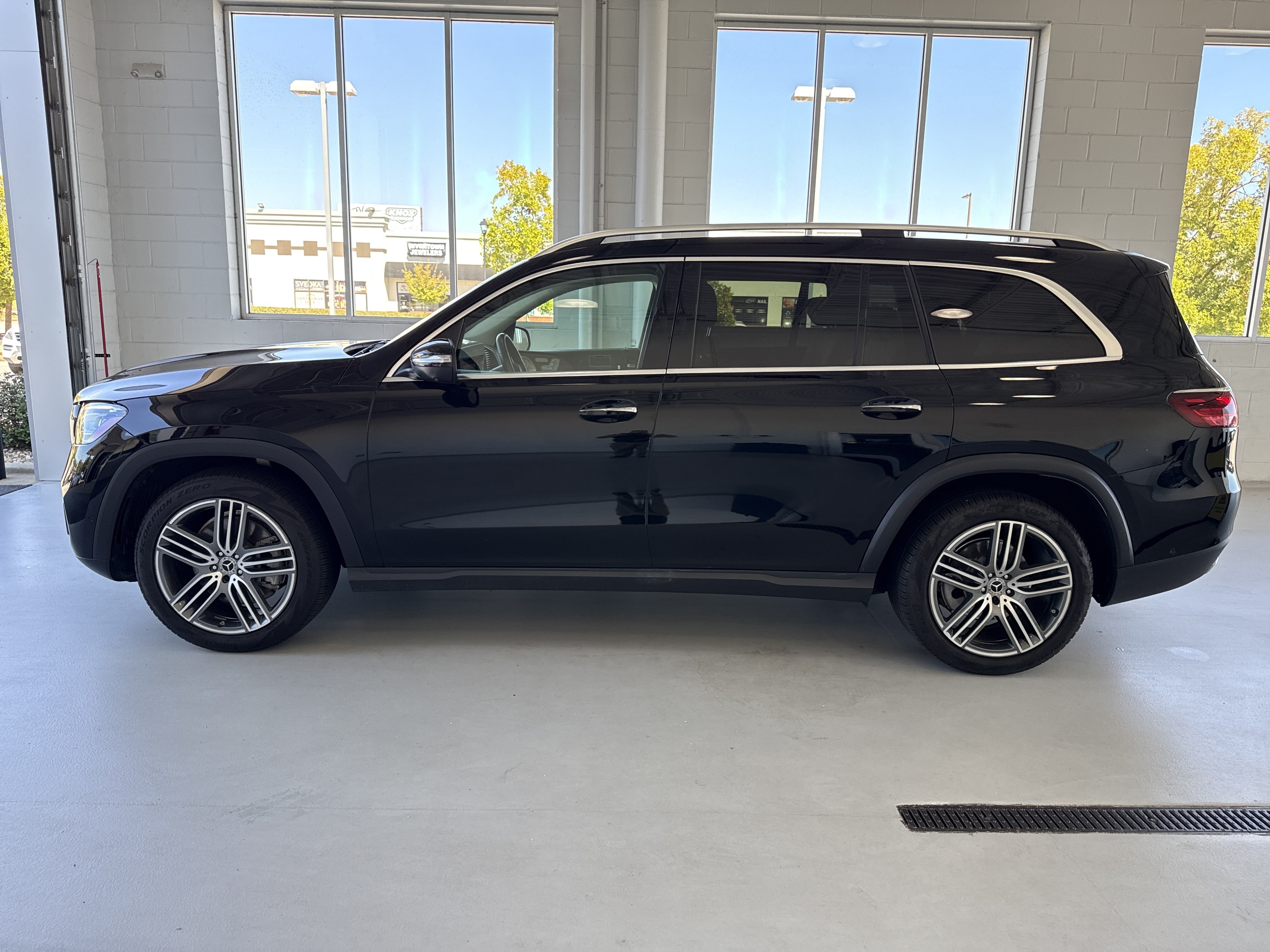 Certified 2024 Mercedes-Benz GLS 450 4MATIC image 7