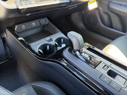 Used 2025 Toyota Prius XLE image 16