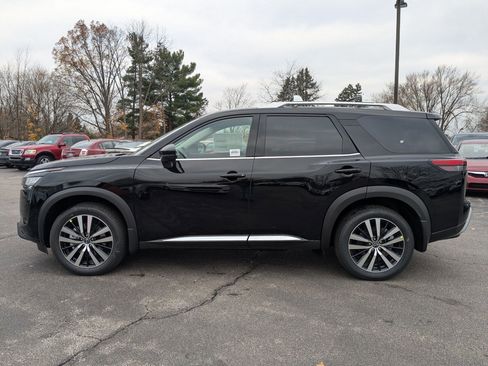 New 2025 Nissan Pathfinder Platinum w/ Cargo Package image 9