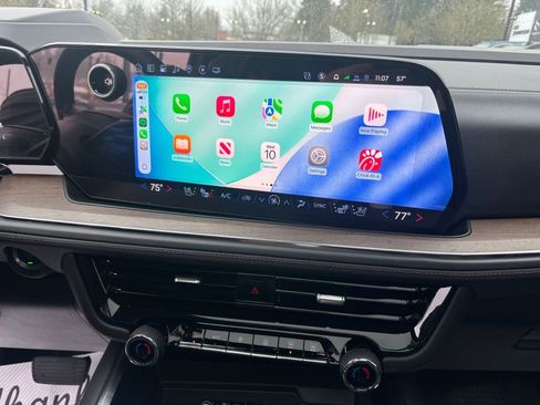 Used 2025 Chevrolet Suburban High Country image 19