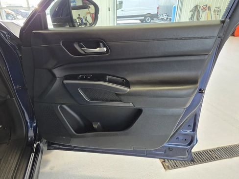 Used 2025 Nissan Pathfinder SL AWD/4WD image 22