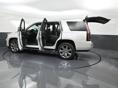Used 2019 Cadillac Escalade Luxury image 34