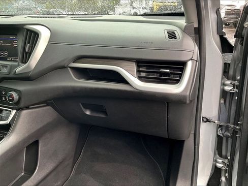 Used 2024 GMC Terrain SLE AWD/4WD image 13