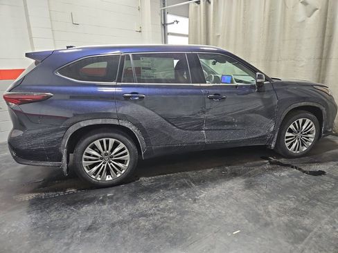 New 2026 Toyota Highlander Platinum image 8