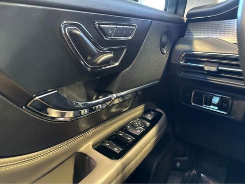 Used 2023 Lincoln Corsair Reserve w/ Equipment Group 202A AWD/4WD image 38