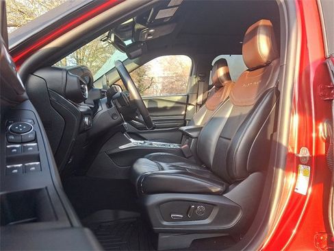 Used 2020 Ford Explorer Platinum w/ Premium Technology Package image 13