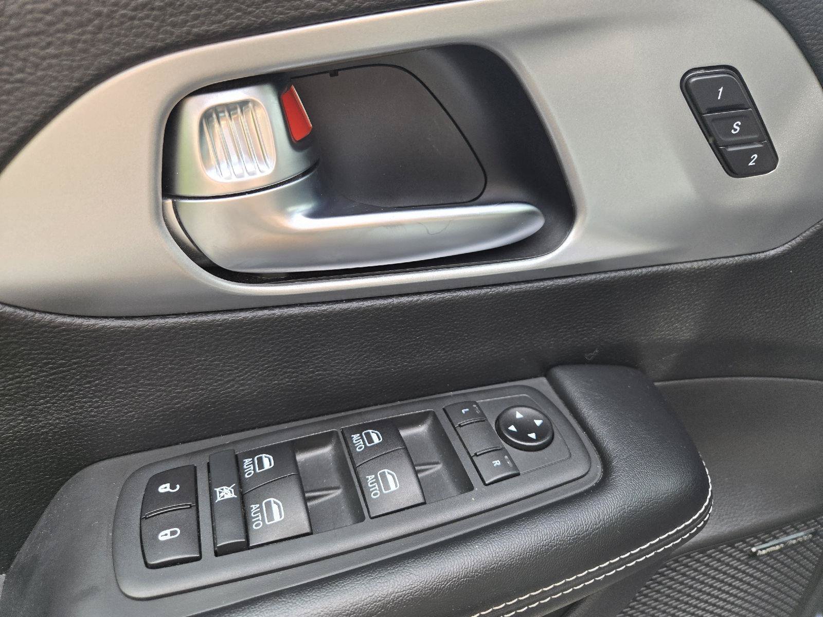 Used 2020 Chrysler Pacifica Touring-L Plus FWD image 14