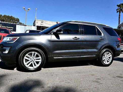 Used 2017 Ford Explorer XLT FWD image 4