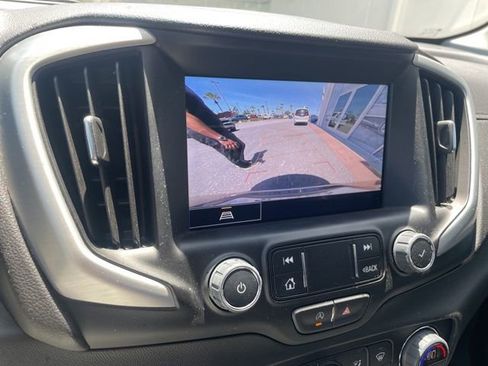 Used 2023 GMC Terrain SLT image 16