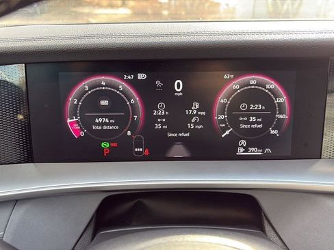 Certified 2025 Volkswagen Tiguan SE image 23