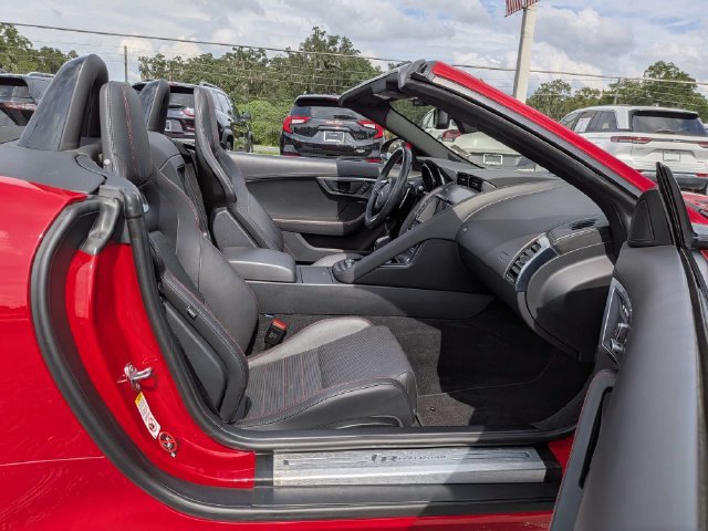 Used 2018 Jaguar F-TYPE R-Dynamic RWD image 19