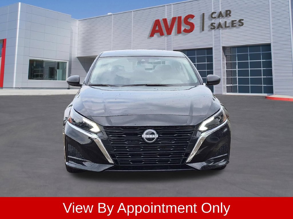 Used 2025 Nissan Altima 2.5 SV FWD image 2