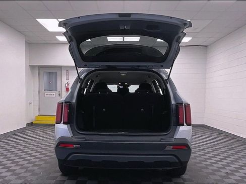 Used 2022 Kia Sorento LX image 8