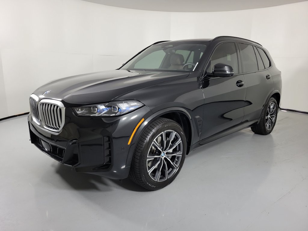 Used 2025 BMW X5 sDrive40i w/ M Sport Package RWD image 3