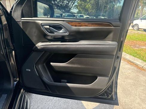 Used 2021 Chevrolet Suburban Premier w/ Premium Package AWD/4WD image 22